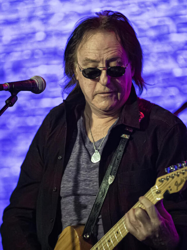 011860_Denny-laine-2 (1)